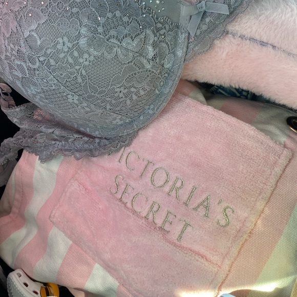 Dream Angels push up bra🤍it’s 34DD in size - Picture 4 of 7